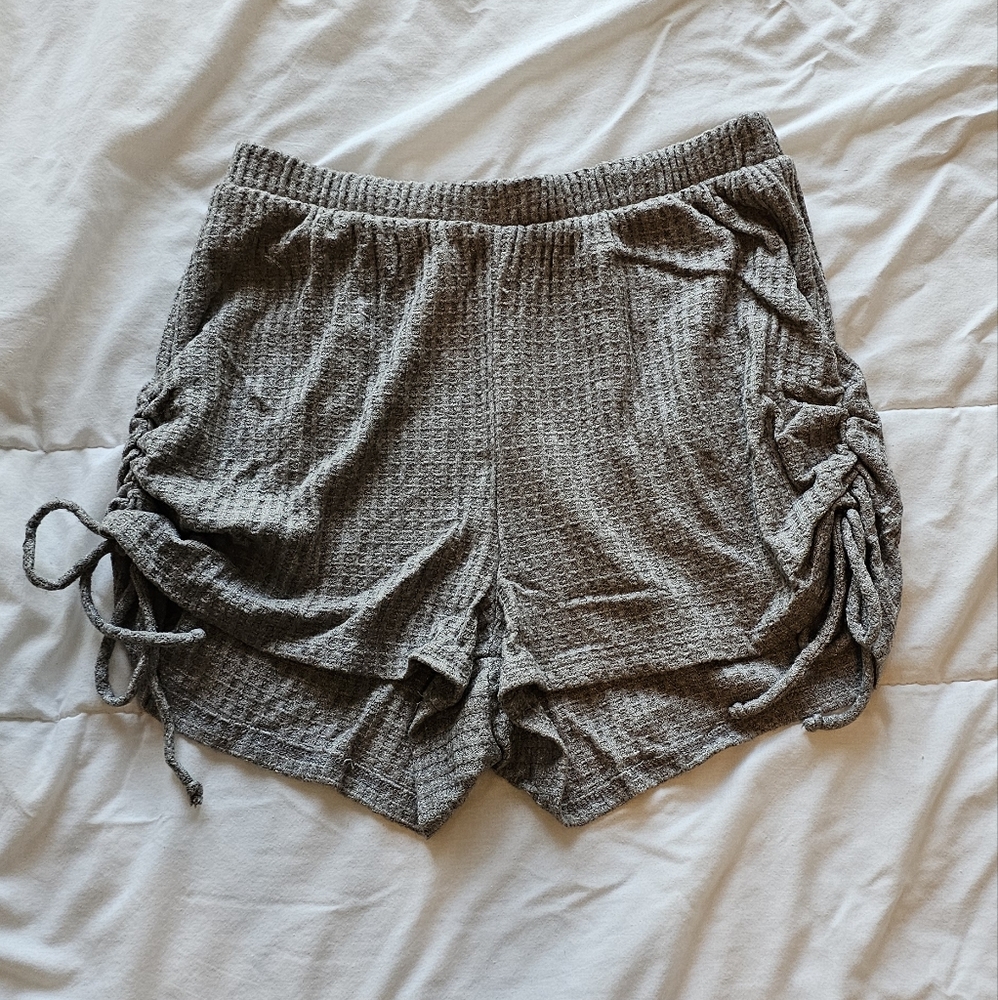 ⭐ 3 for $18 ⭐ Gaze Waffle Print Ruched Sides Gray Shorts  size Small